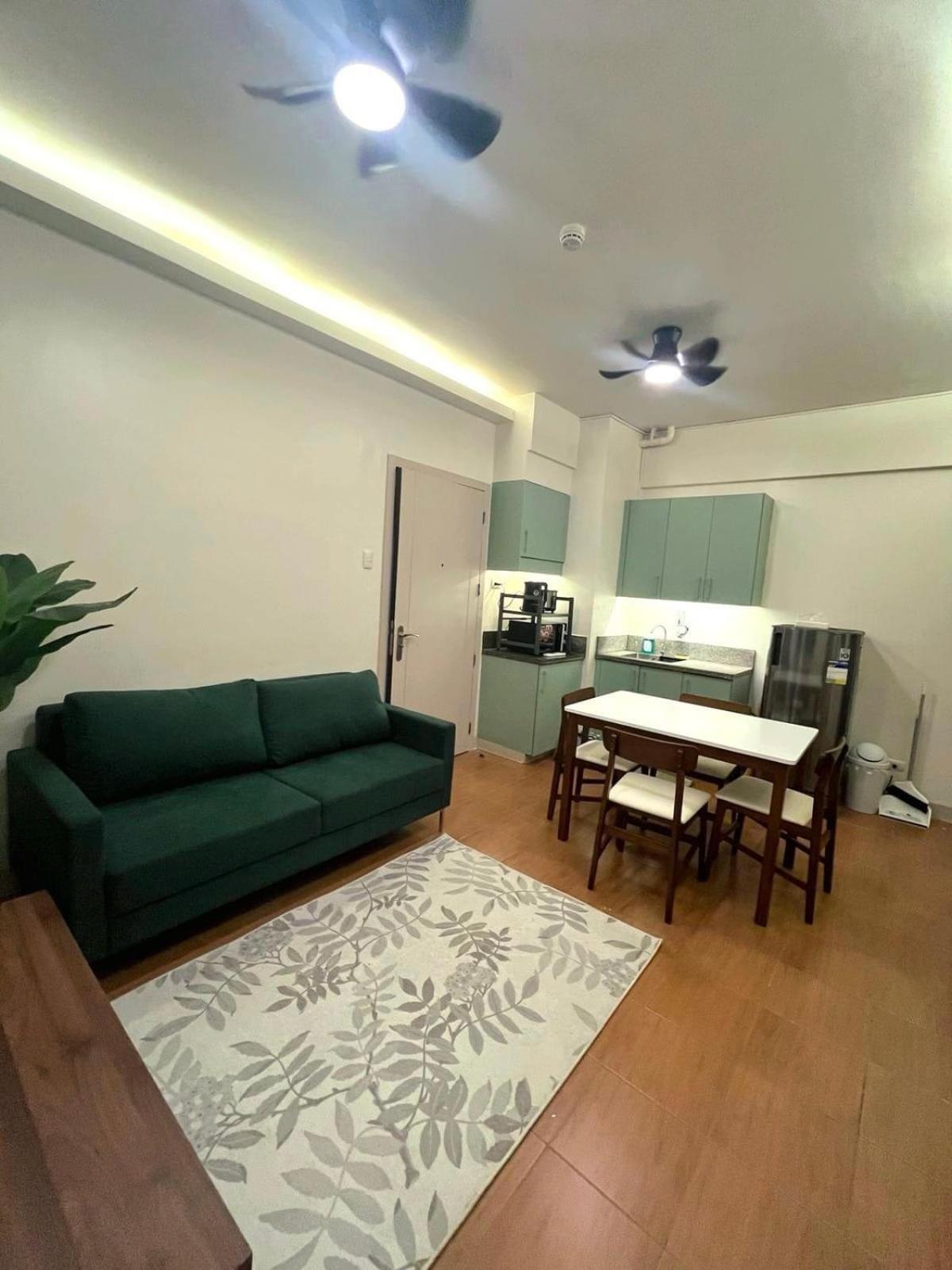 Pioneer Woodlands Bed & Breakfast Mandaluyong ภายนอก รูปภาพ