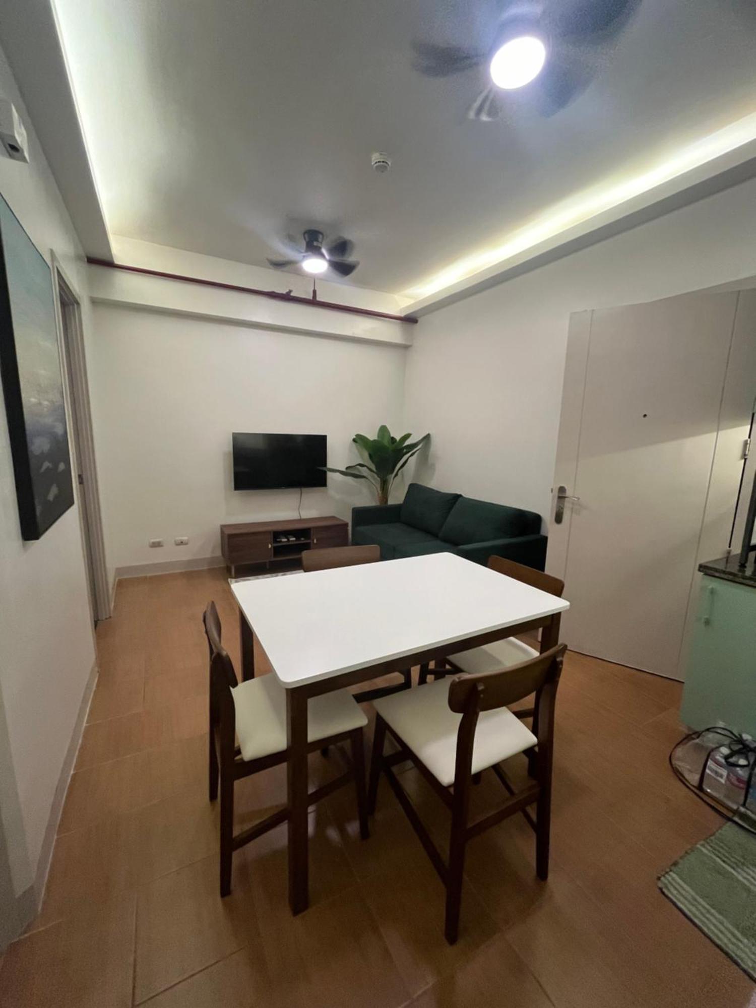 Pioneer Woodlands Bed & Breakfast Mandaluyong ภายนอก รูปภาพ